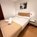 Habitación doble con cama de matrimonio en el centro de San Sebastián